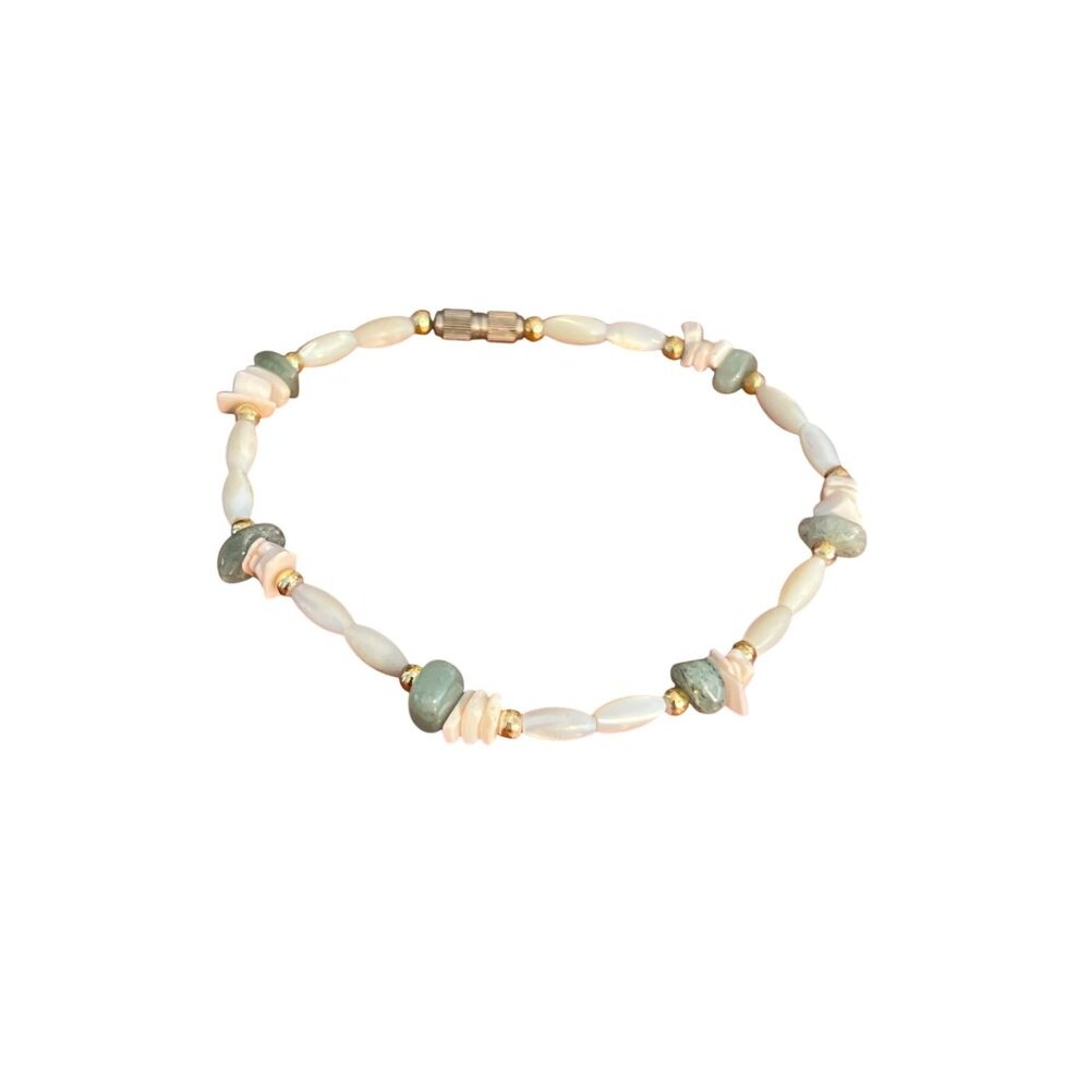 Vintage Pearl Jade Shell Chip Bracelet Gold Tone Screw Barrel Clasp Estate 7.5"